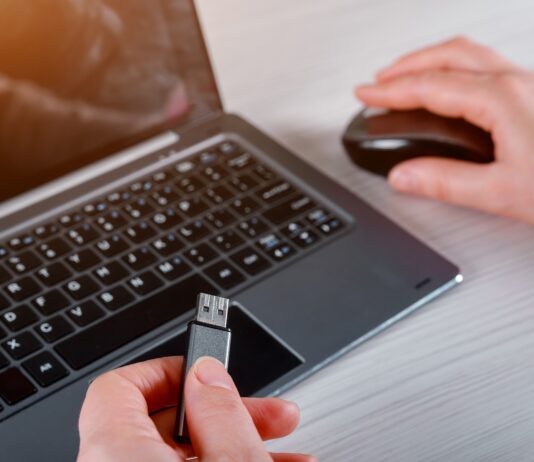 ¿Cómo proteger los dispositivos extraíbles de tu empresa?