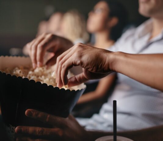 Estafas utilizando las películas de «Barbie» y «Oppenheimer»