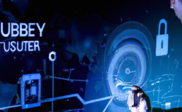 Varias oleadas de SMS y correos fraudulentos suplantando a la DGT inundan las bandejas de entrada de la ciudadanía